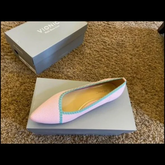 Vionic Flats - Picture 4 of 4